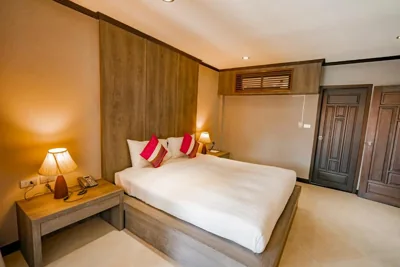 Suite met uitzicht op het zwembad — Naiya Buree Boutique Resort Nai Harn Beach